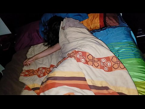 ❤️ Stepson dema ku di xew de ye, xatirê dayika xwe ya ciwan dike. ️ Porno li ku.hentaidude.ru ☑